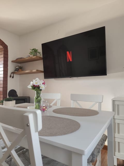 TV and multimedia, Dining area