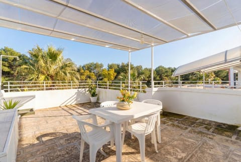 Property building, Balcony/Terrace, Living room