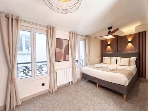 Communal lounge/ TV room, Bed, View (from property/room), Living room, Seating area, heating, towels