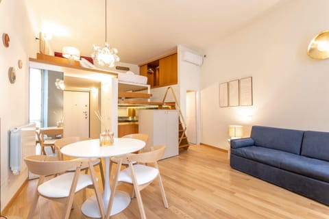 Kitchen or kitchenette, Living room, Seating area, Dining area, Bedroom, oven