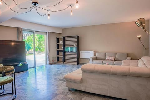 Luxury setting with private pool Apartment in Antibes