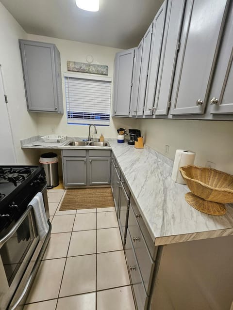 The Seabreeze by Coastline Vacation Rentals Apartment in Mission Beach