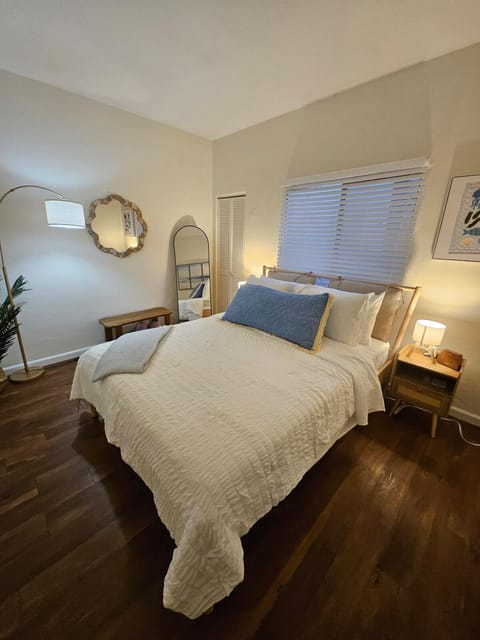 The Seabreeze by Coastline Vacation Rentals Apartment in Mission Beach