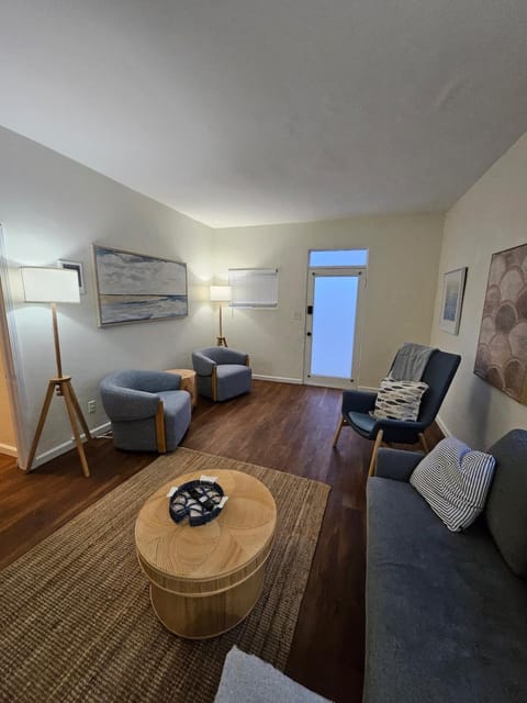 The Seabreeze by Coastline Vacation Rentals Apartment in Mission Beach