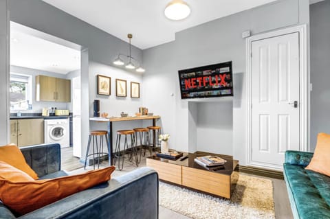 Living room, Dining area, Diving