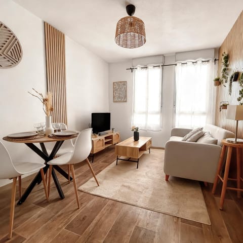 TV and multimedia, Living room, Dining area