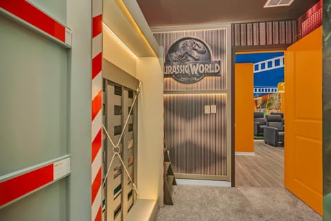 Large Luxury Retreat With Game Room In Windsor Cay House in Four Corners