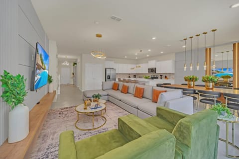 Large Luxury Retreat With Game Room In Windsor Cay House in Four Corners