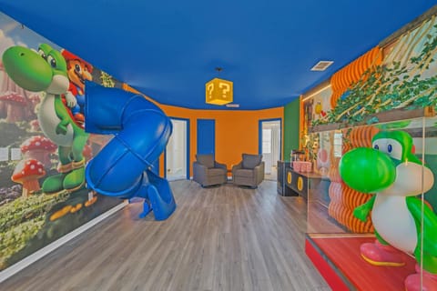 Large Luxury Retreat With Game Room In Windsor Cay House in Four Corners