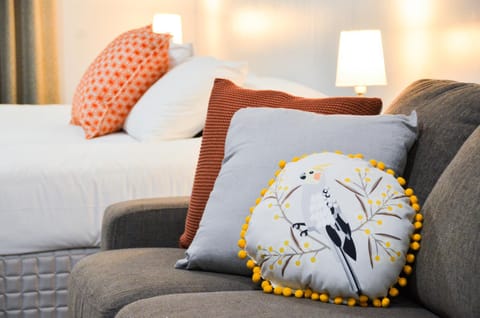 Bed, Seating area