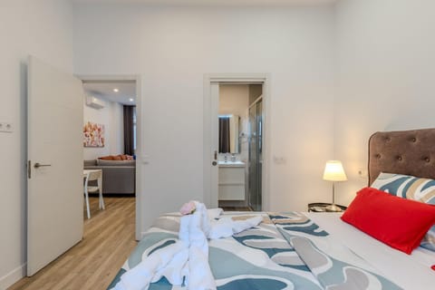 Bed, Living room, Photo of the whole room, Seating area, Bedroom, towels, wardrobe