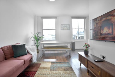 Communal lounge/ TV room, Living room, Seating area