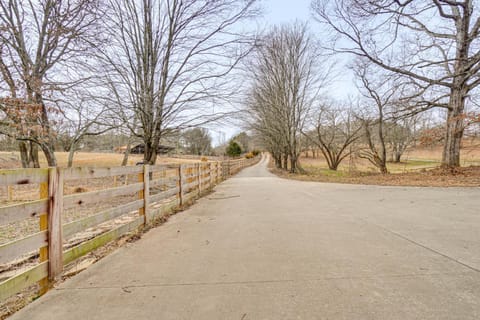 Knoxville Farmhouse Retreat! Easy Access to Town Apartment in Farragut