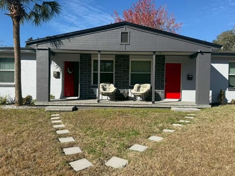 2 bedroom, 1 bath in Downtown Brooksville Apartment in Brooksville