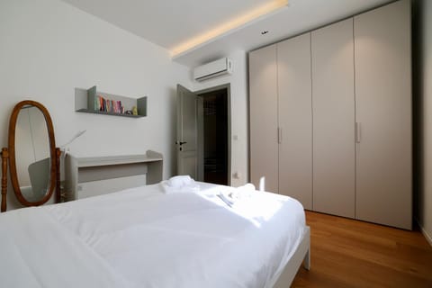 Bed, Photo of the whole room, Bedroom, wardrobe, air conditioner