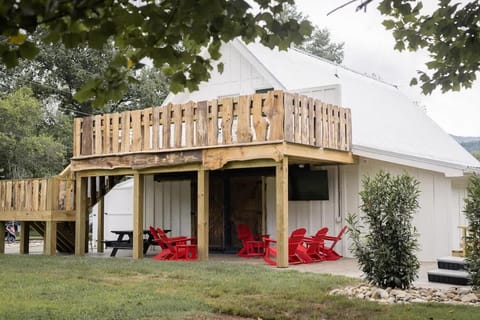 Riverfront Farmhouse and Barndominium House in Townsend