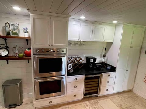 Riverfront farmhouse Walking distance to awesome House in Townsend