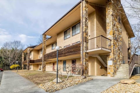 Just steps from your private patio to the river House in Townsend