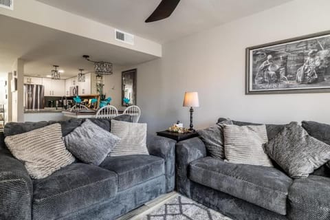 Riverfront Condo Super Conveniently Located Apartment in Townsend