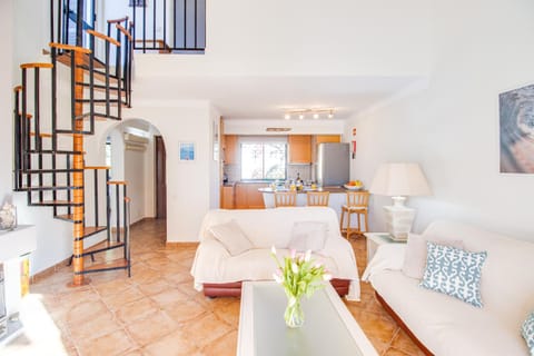 Kitchen or kitchenette, Living room, Photo of the whole room, Seating area