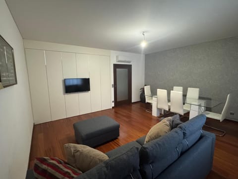 TV and multimedia, Living room, Seating area, Dining area, air conditioner, air conditioner