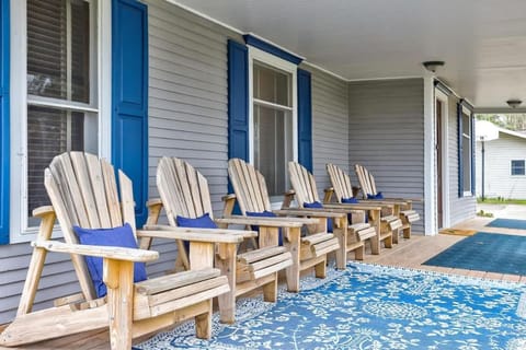 Chateau d'Vine Victorian Farmhouse House in Saugatuck