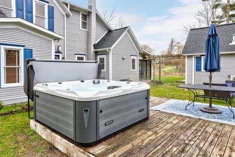 Chateau d'Vine Victorian Farmhouse House in Saugatuck