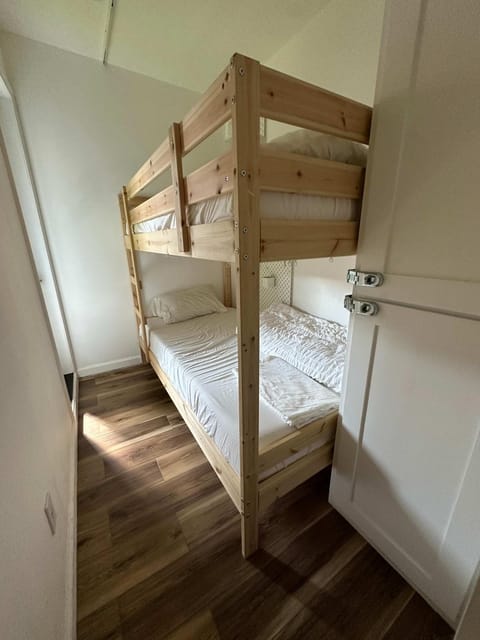 Cozy Bunk Room in Tarrytown Near Downtown Austin House in Austin