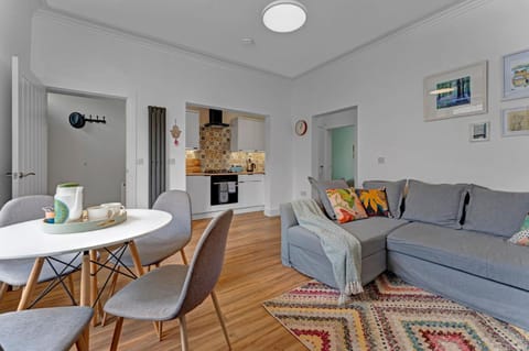 Living room, Decorative detail, Dining area