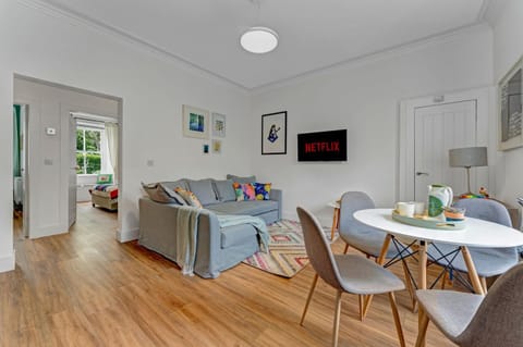 Living room, Decorative detail, Dining area