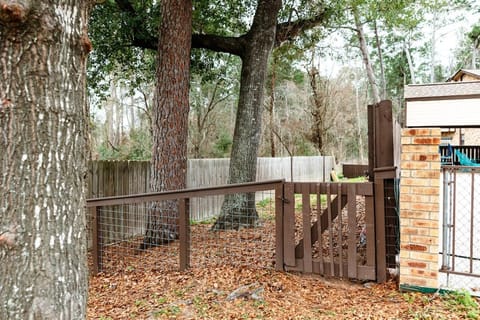 Rest Easy Retreat - 2BR Near SHSU - Pool - WiFi - Free Parking Apartment in Huntsville