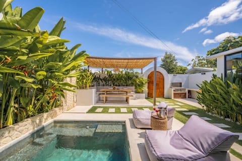 Patio, Spring, Day, Natural landscape, Garden, Garden view, Pool view, Swimming pool, sunbed