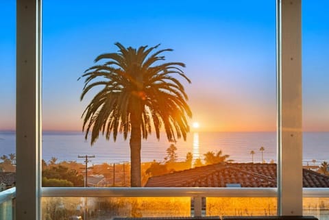 Golden Hour by Coastline Vacation Rentals House in Cardiff