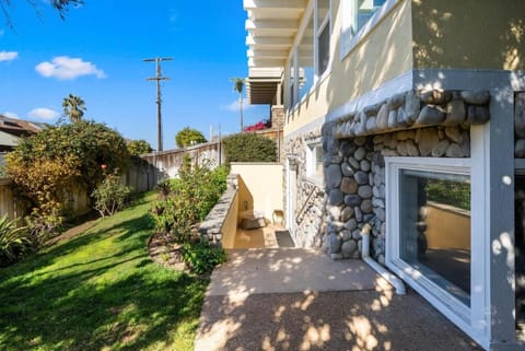 Golden Hour by Coastline Vacation Rentals House in Cardiff