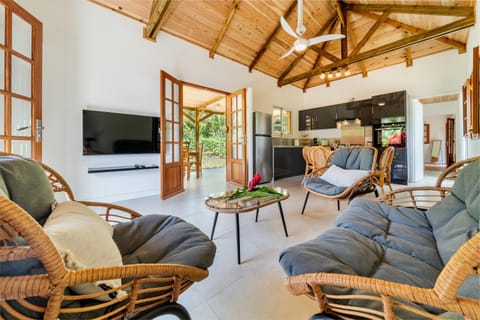 Patio, TV and multimedia, Living room, Seating area, kitchen