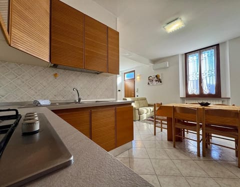 Kitchen or kitchenette, Dining area, stove