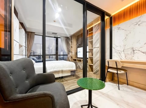 Bed, Living room, Photo of the whole room, Seating area, Bedroom