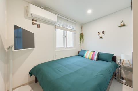 Bed, Photo of the whole room, Bedroom, air conditioner