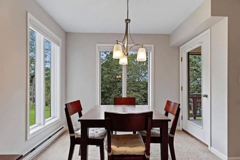 Seating area, Dining area