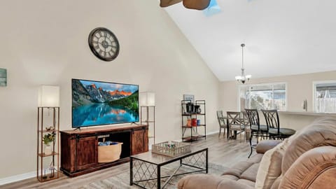 TV and multimedia, Living room, Seating area