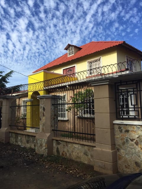 Property building, Facade/entrance, Day, Garden, Street view, locker