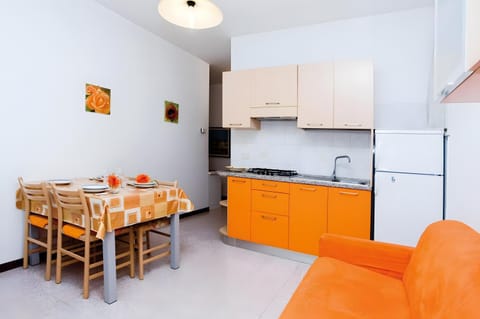 Property building, Kitchen or kitchenette, Living room