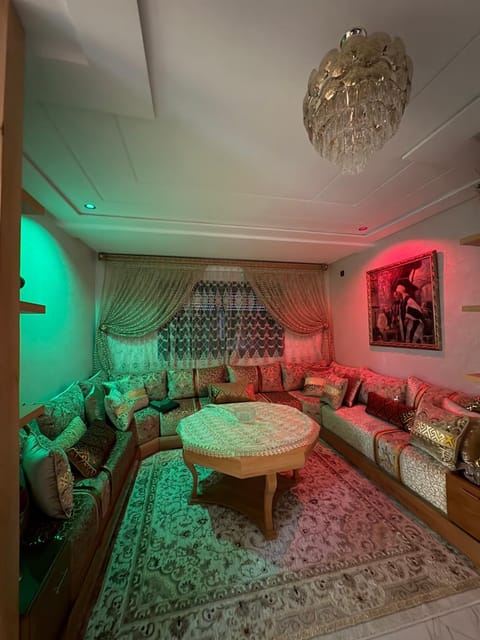 Restaurant/places to eat, Communal lounge/ TV room, Living room, Photo of the whole room, Decorative detail, Seating area