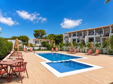 Pool view, Swimming pool, sunbed