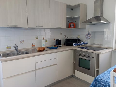 Kitchen or kitchenette, oven