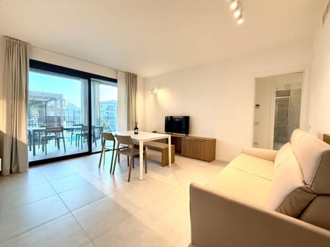 Living room, Seating area, Lunch