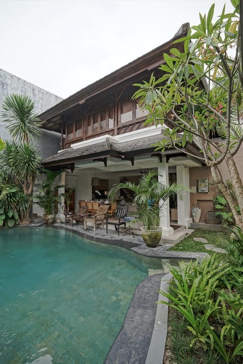 Property building, Patio, Day, Swimming pool