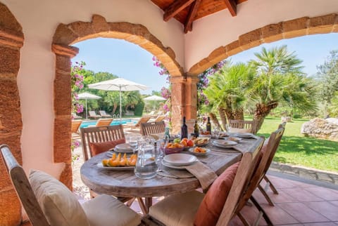 Patio, Garden, Dining area, Garden view