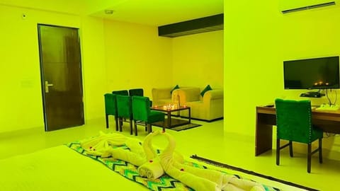 TV and multimedia, Seating area