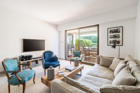Patio, TV and multimedia, Living room, Seating area